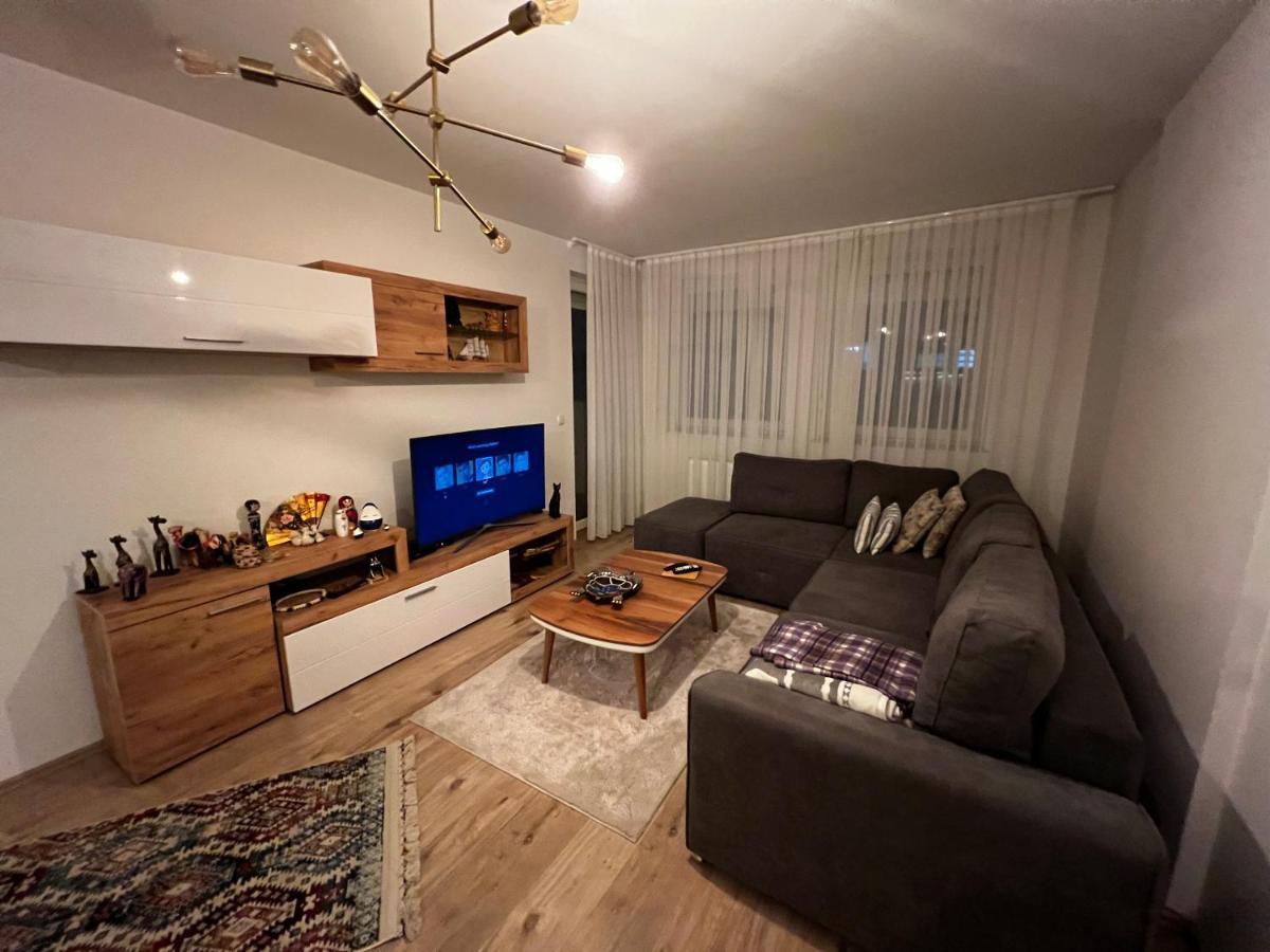 Elegant Apartment In City Centre Pristina Exterior photo