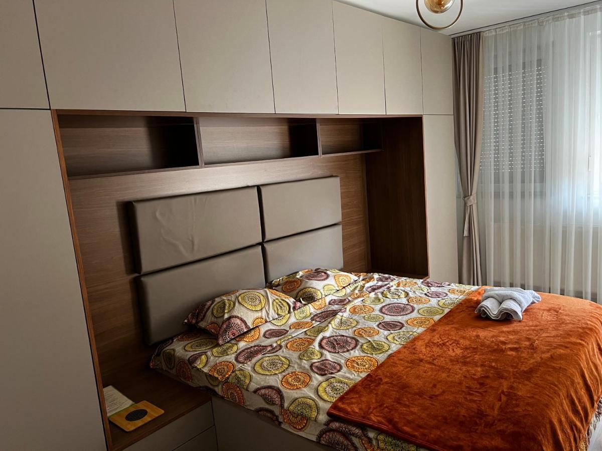 Elegant Apartment In City Centre Pristina Exterior photo