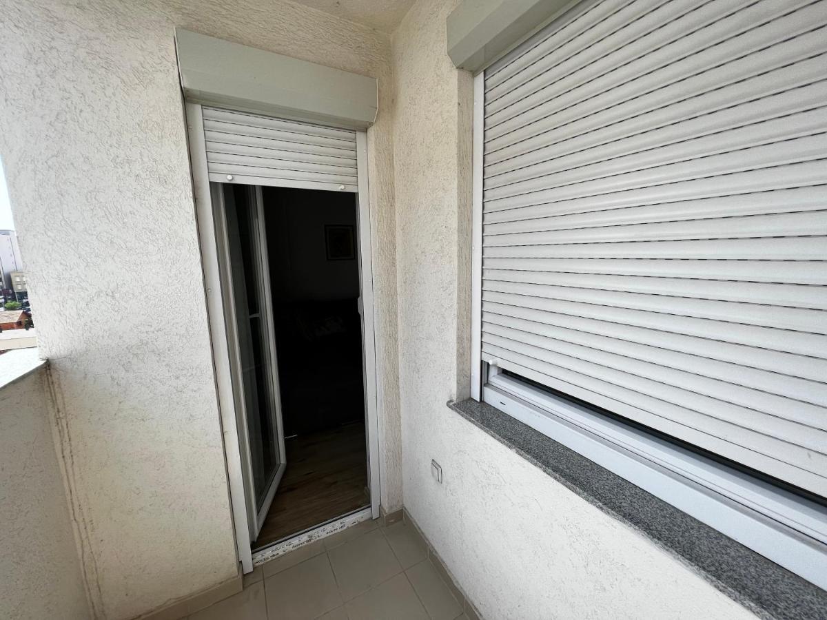 Elegant Apartment In City Centre Pristina Exterior photo