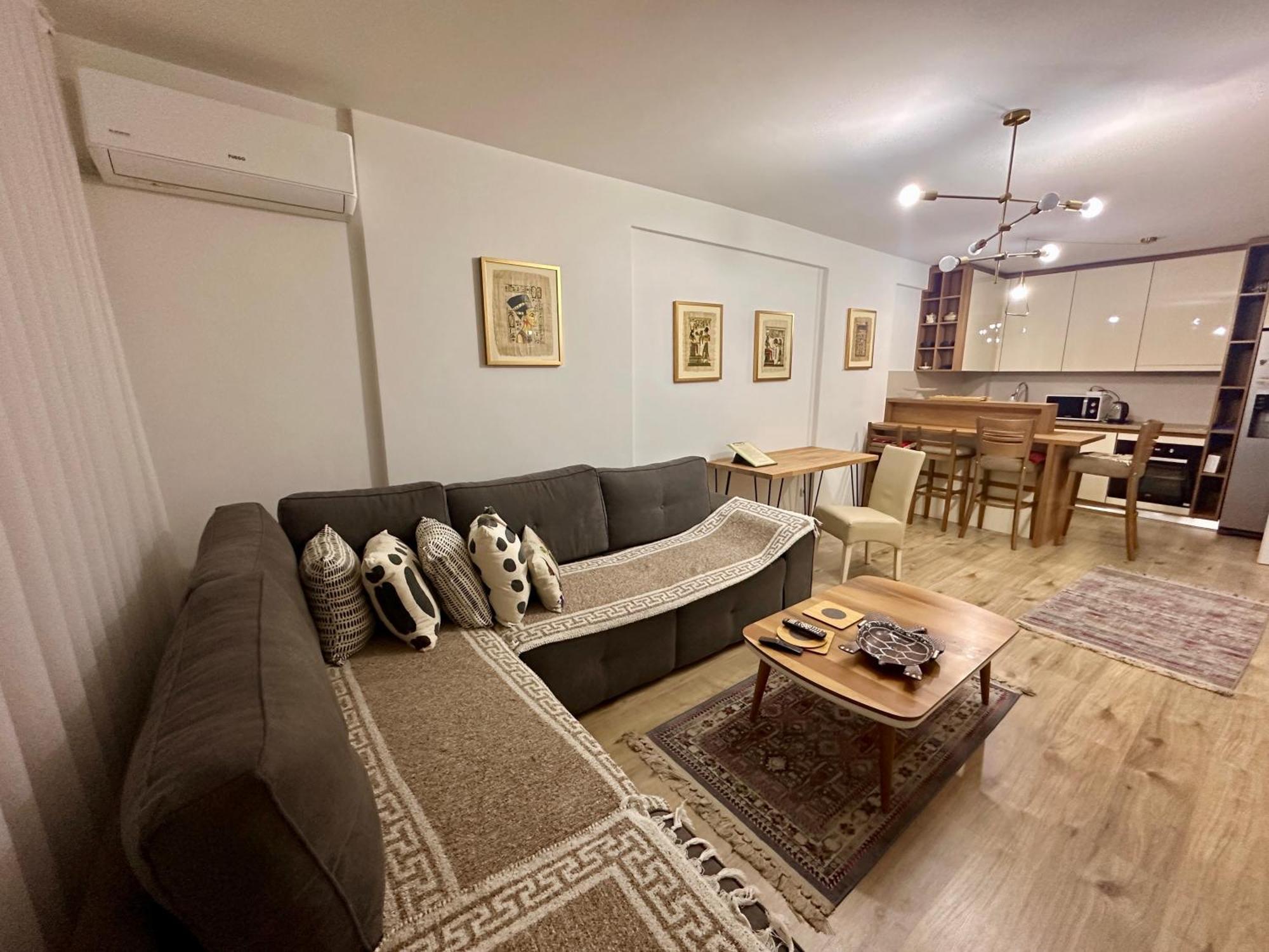 Elegant Apartment In City Centre Pristina Exterior photo